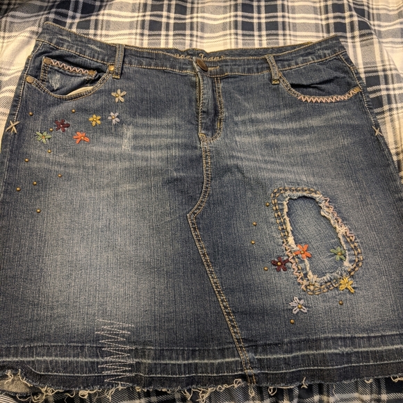 The Avenue Hippie Peace Stretchy Denim Skirt 14 - Picture 1 of 6
